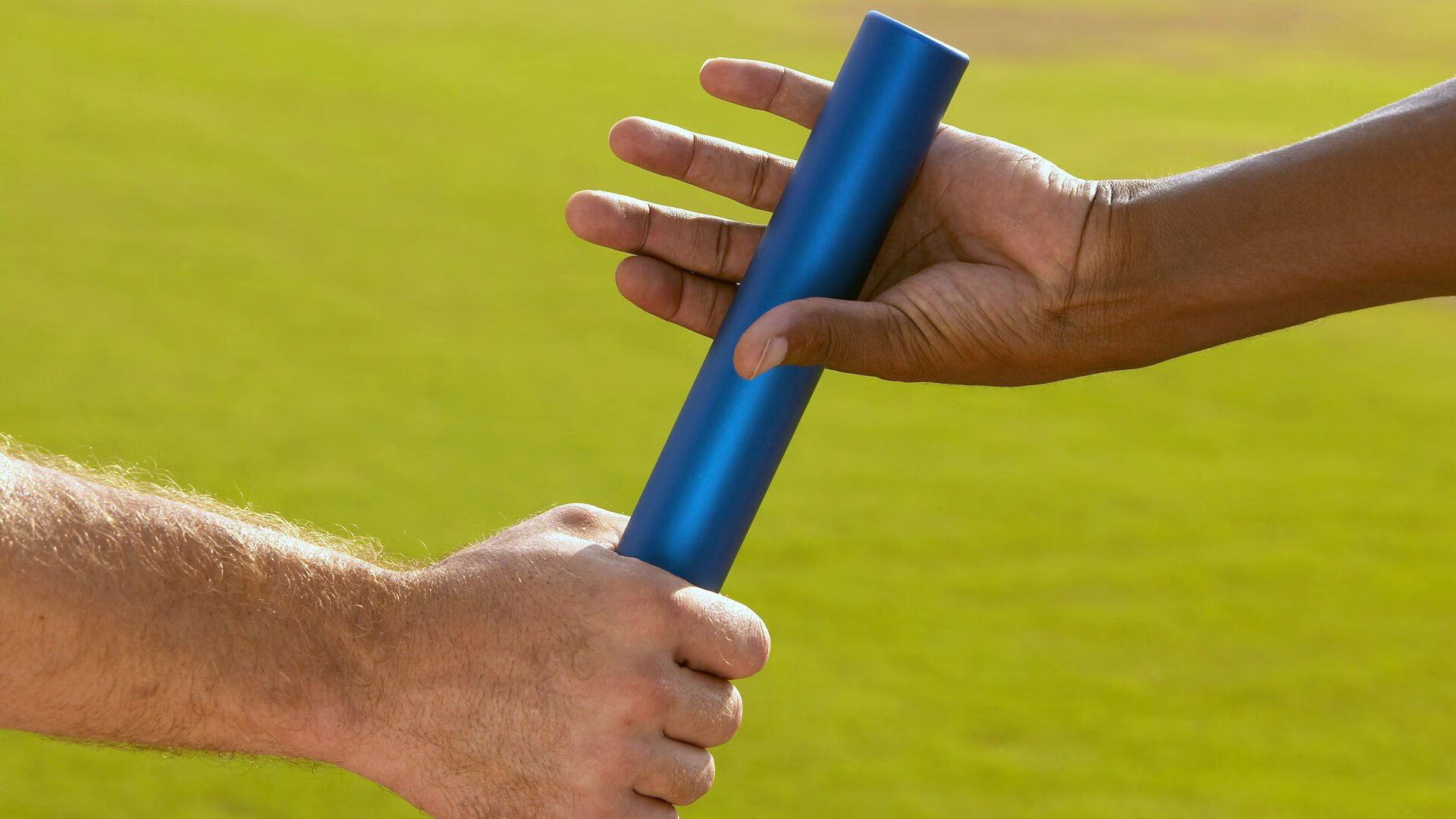 “青少年足球联赛激烈激战，涌现多位新星”，青少年足球大赛