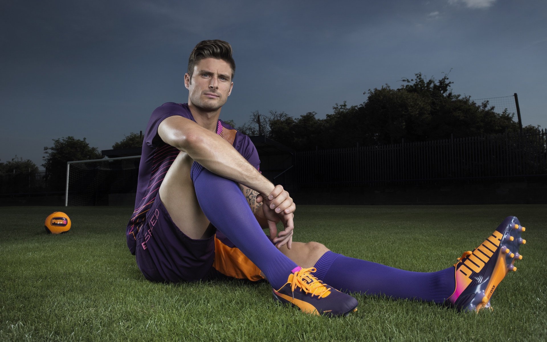 “青少年足球联赛精彩纷呈，激发青少年潜能”，青少年的足球联赛